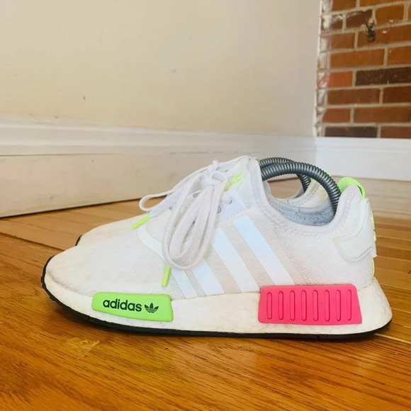 Adidas NMD R1 Sneakers in Pale Nude Size 7.5 Women's Boost Sole - Picture 2 of 9